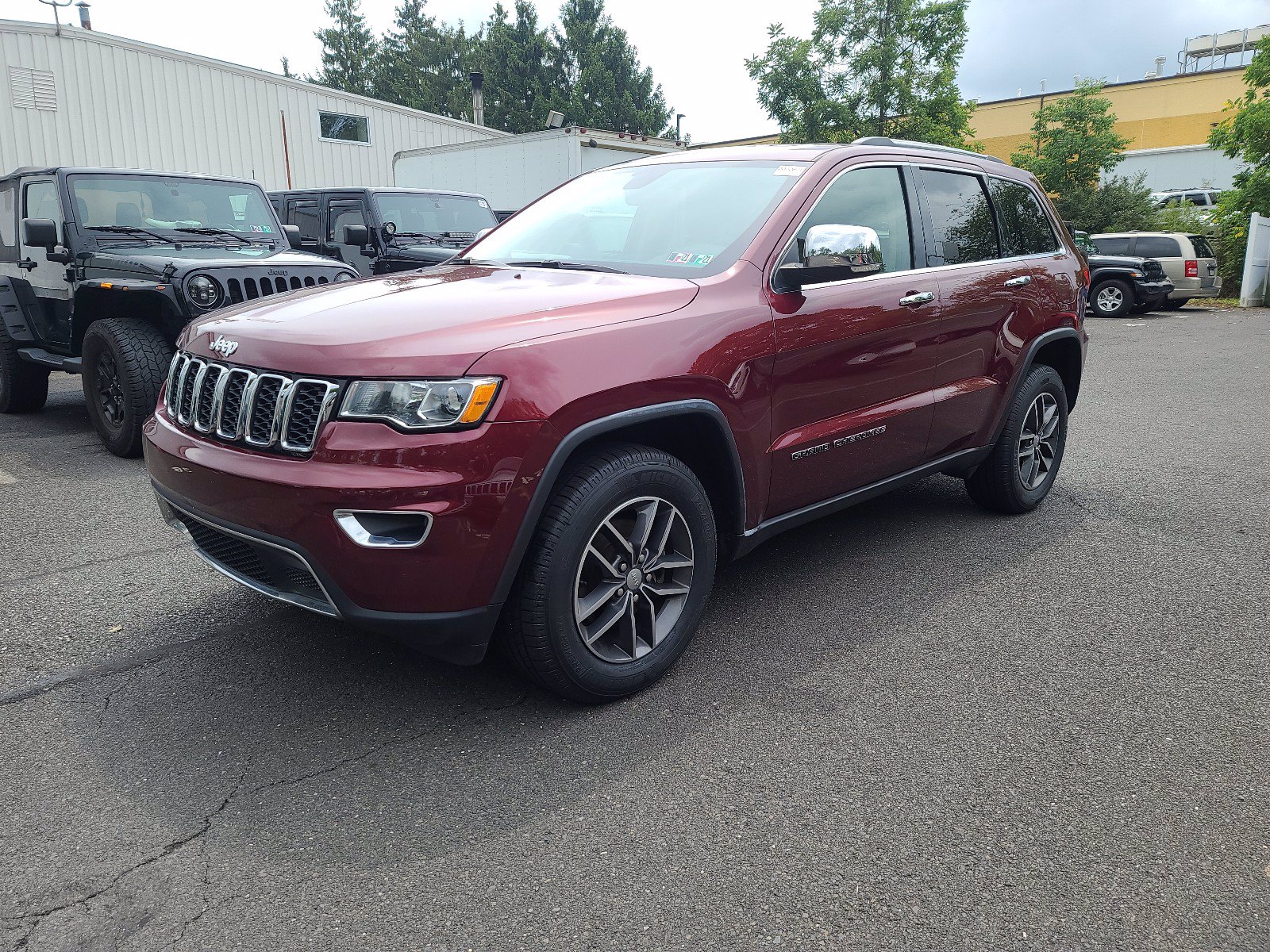 Pre-Owned 2017 Jeep Grand Cherokee Limited Sunroof 4WD Sport Utility
