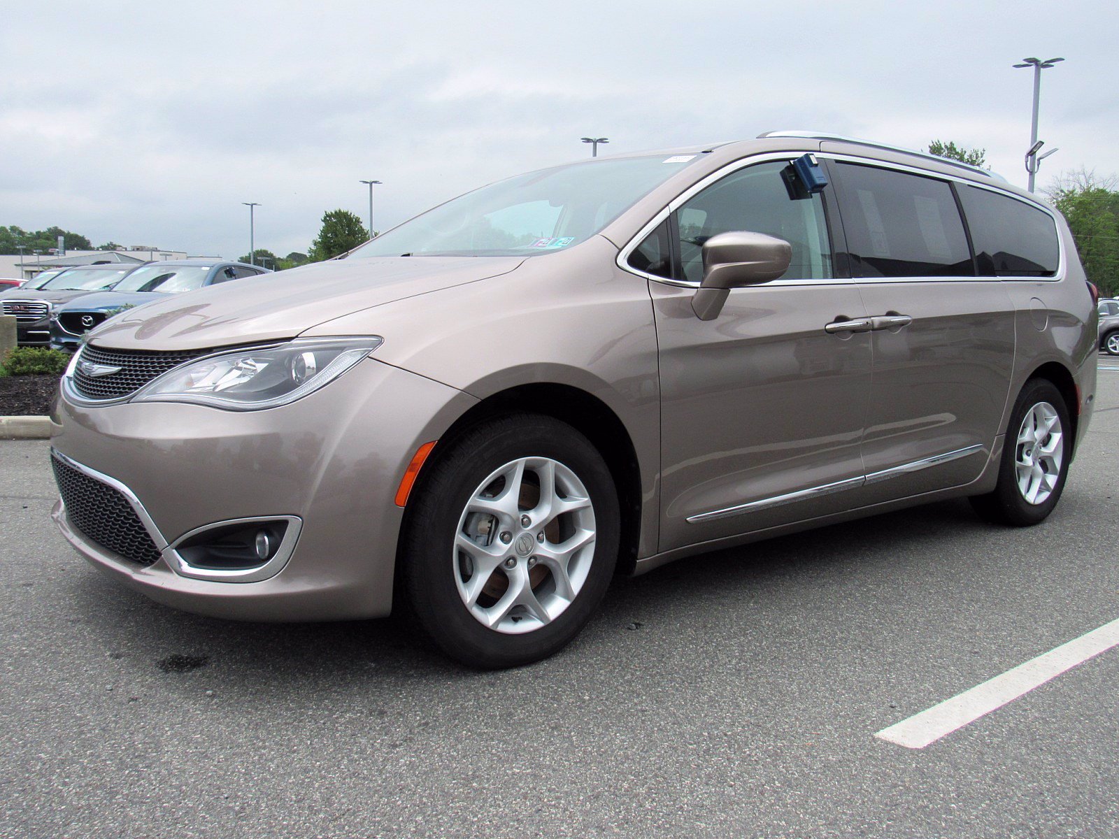 PreOwned 2018 Chrysler Pacifica Touring L FWD Minivan