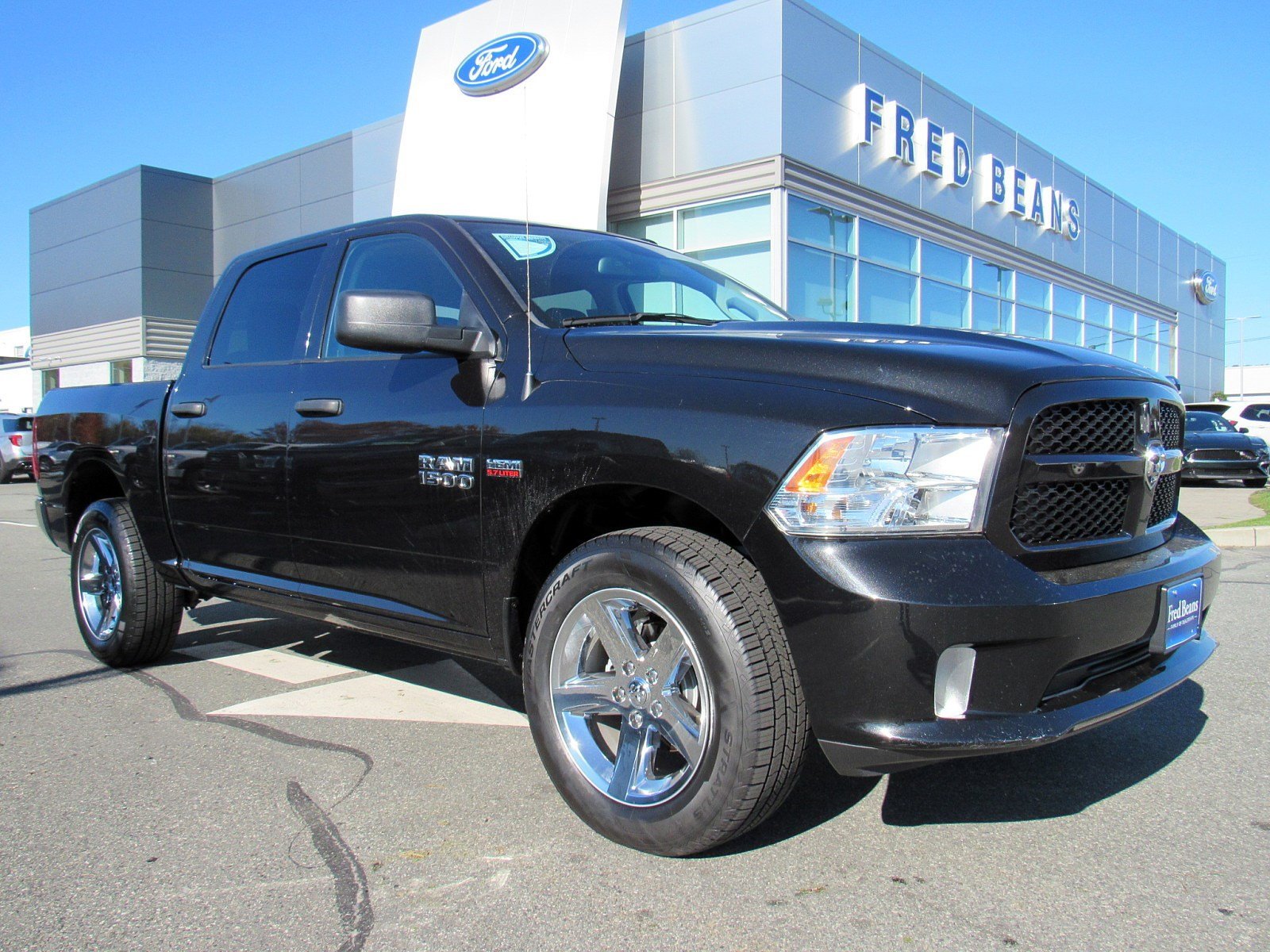 Pre-Owned 2016 Ram 1500 Express 4WD Crew Cab Pickup