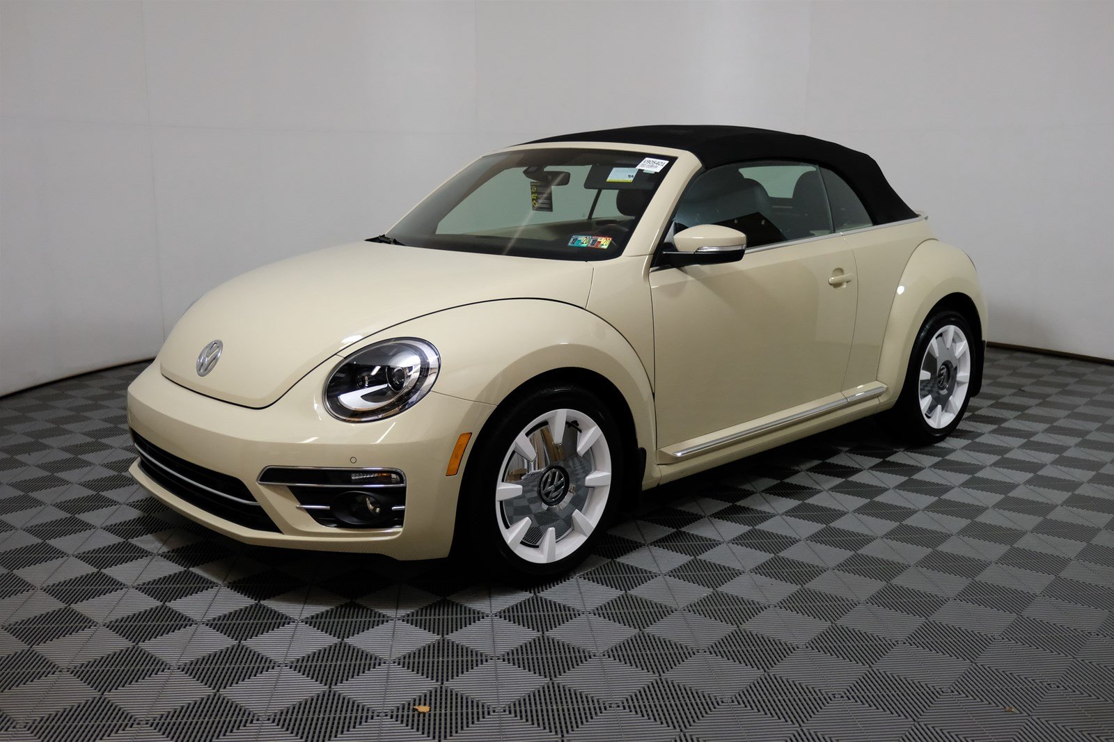 Pre-Owned 2019 Volkswagen Beetle Convertible Final Edition SEL FWD ...