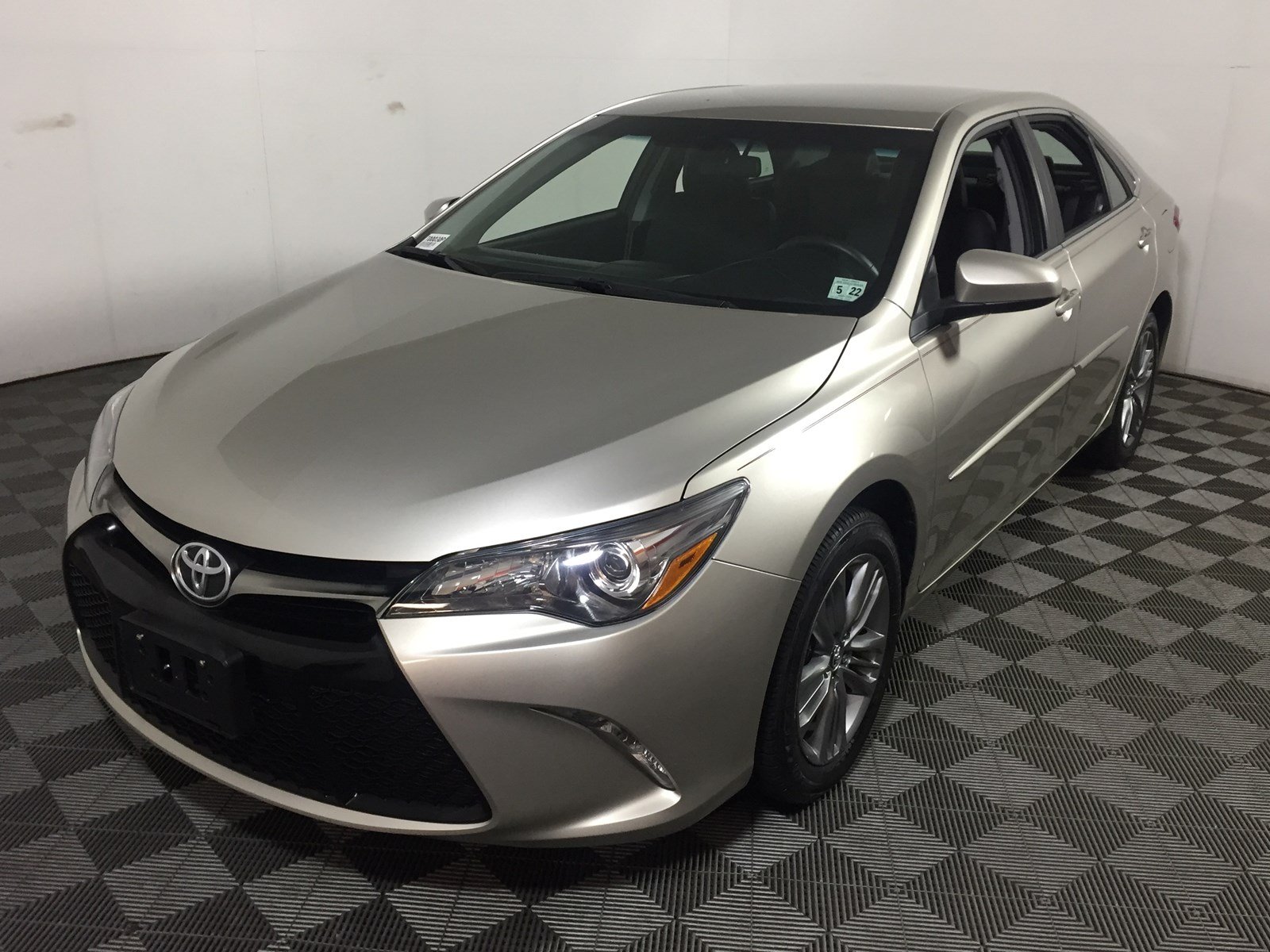 Certified Pre-Owned 2017 Toyota Camry SE FWD 4dr Car