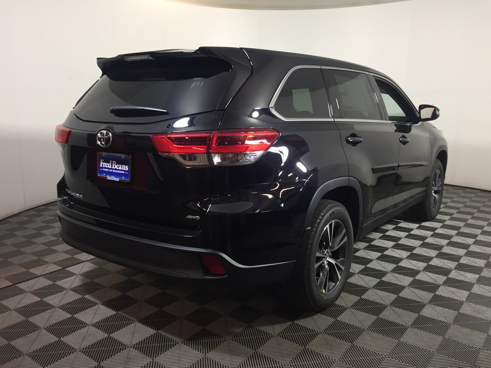 New 2019 Toyota Highlander LE AWD Sport Utility