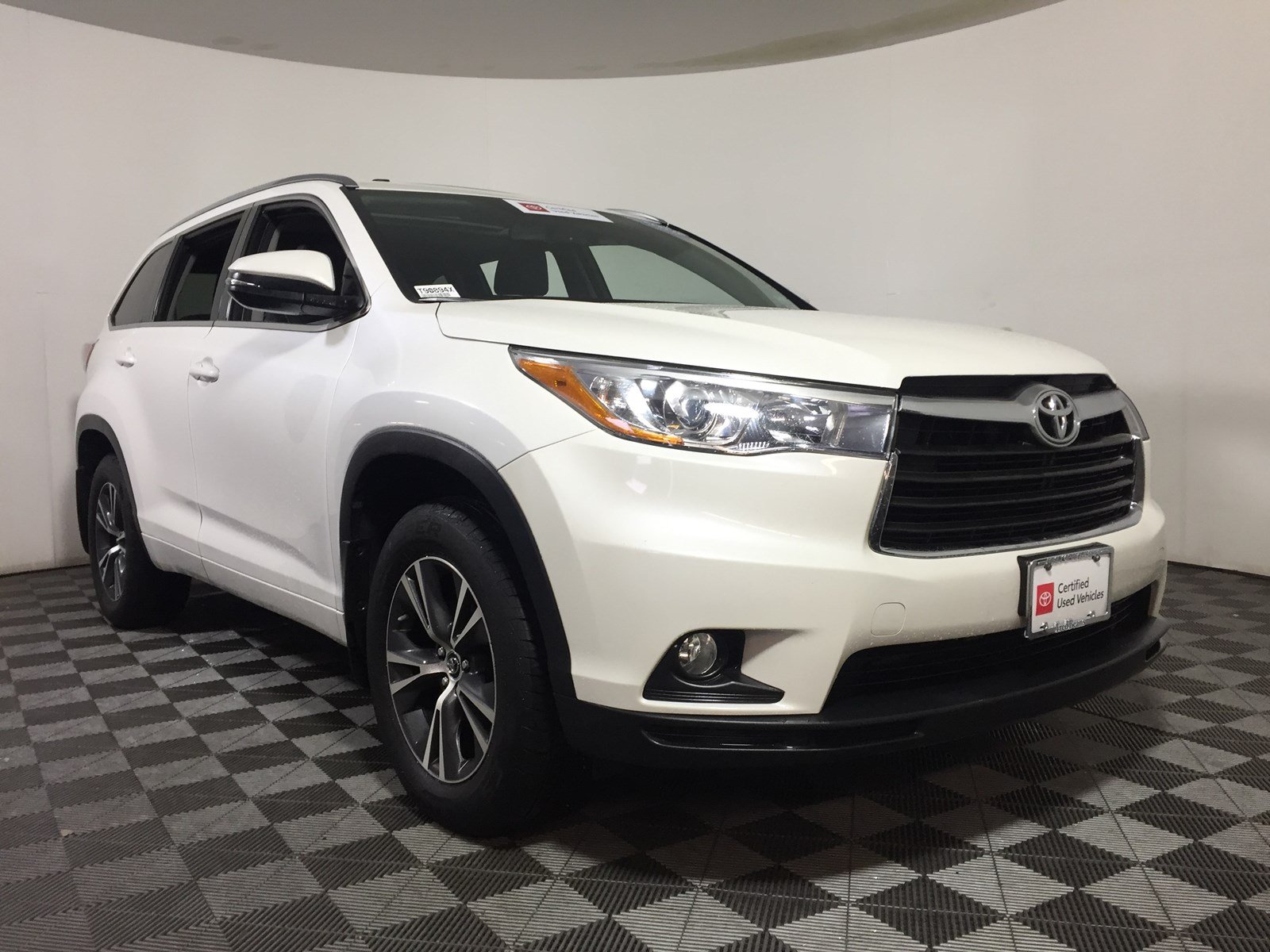 Certified Pre-Owned 2016 Toyota Highlander XLE AWD Sport Utility