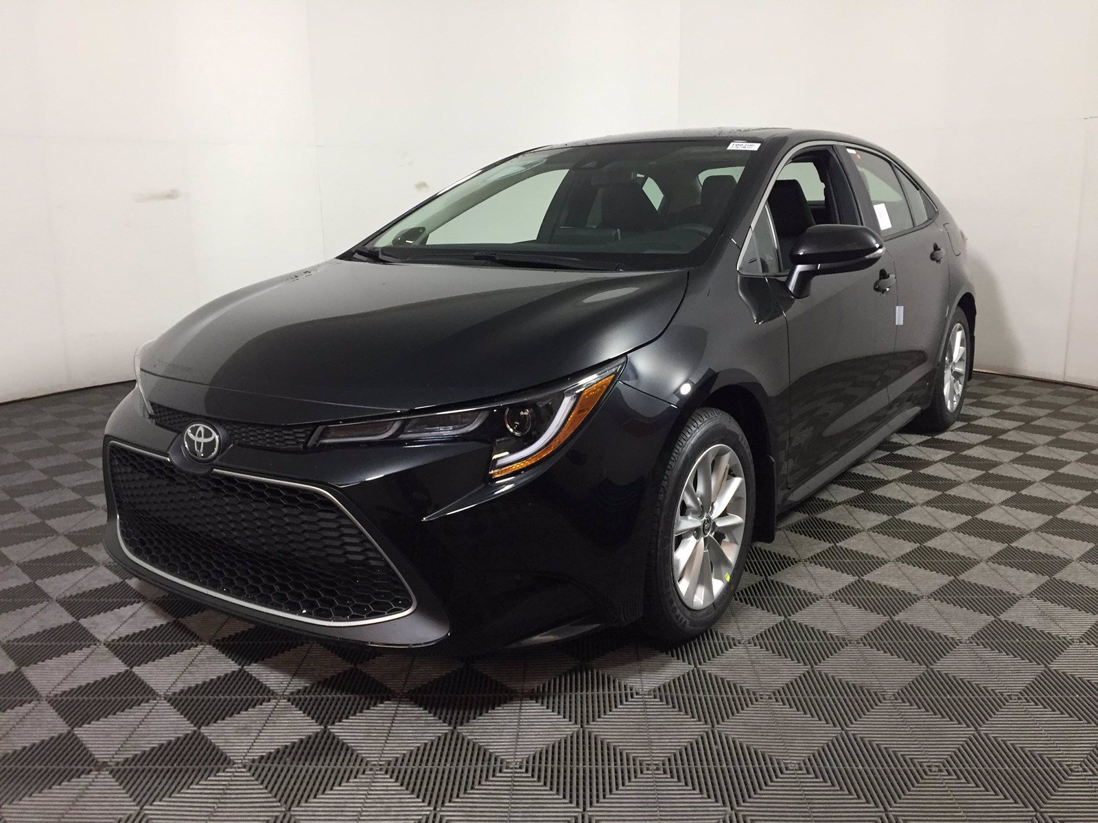 New 2020 Toyota Corolla XLE FWD 4dr Car