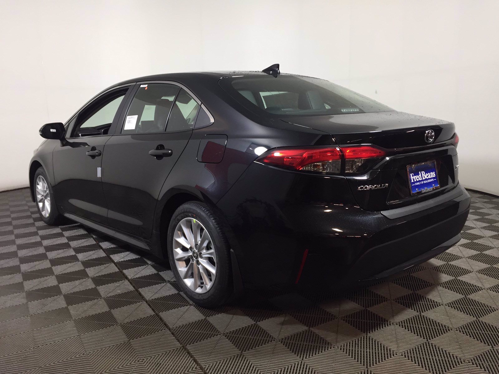 New 2020 Toyota Corolla XLE FWD 4