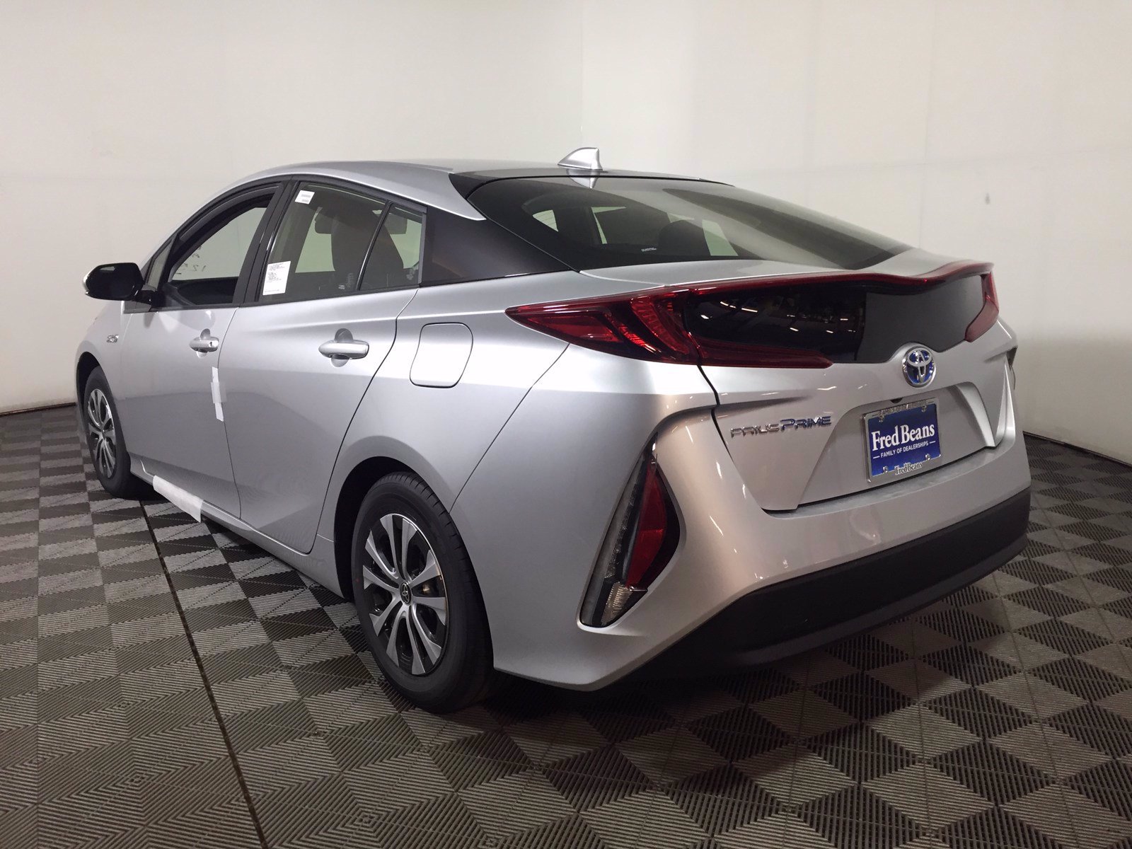 New 2020 Toyota Prius Prime LE FWD 5