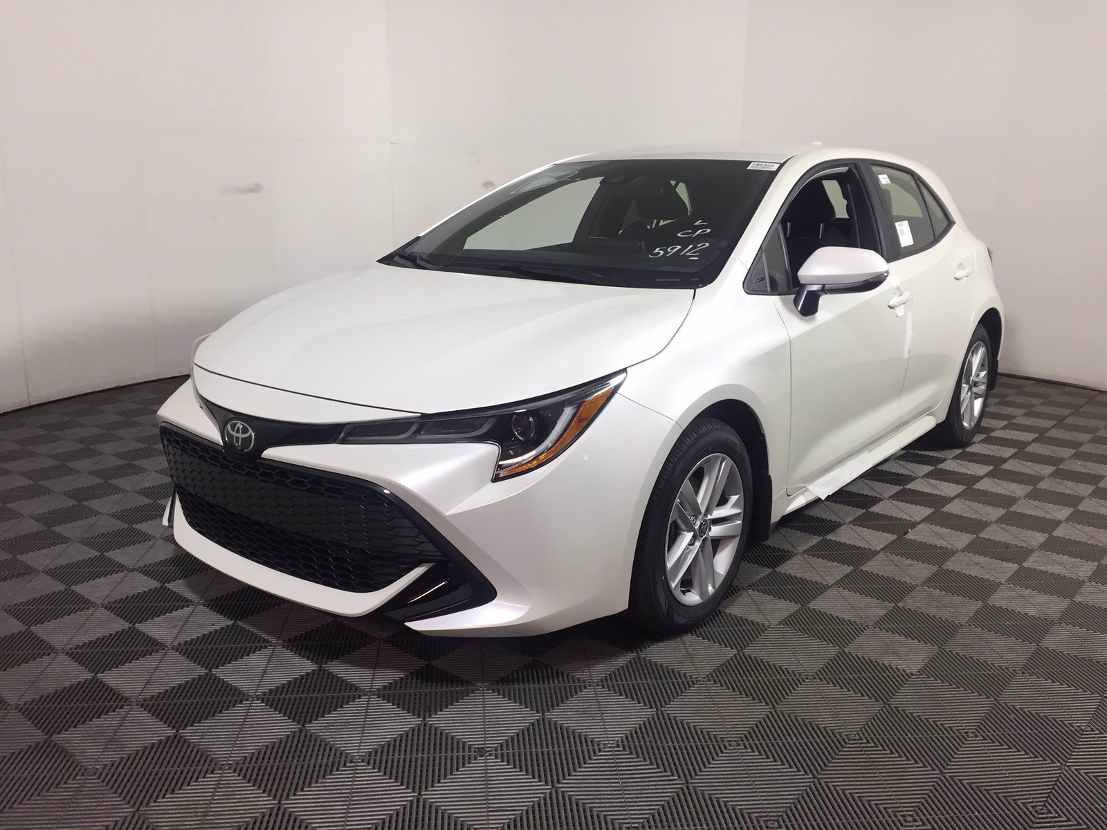 New 2020 Toyota Corolla Hatchback SE FWD 5